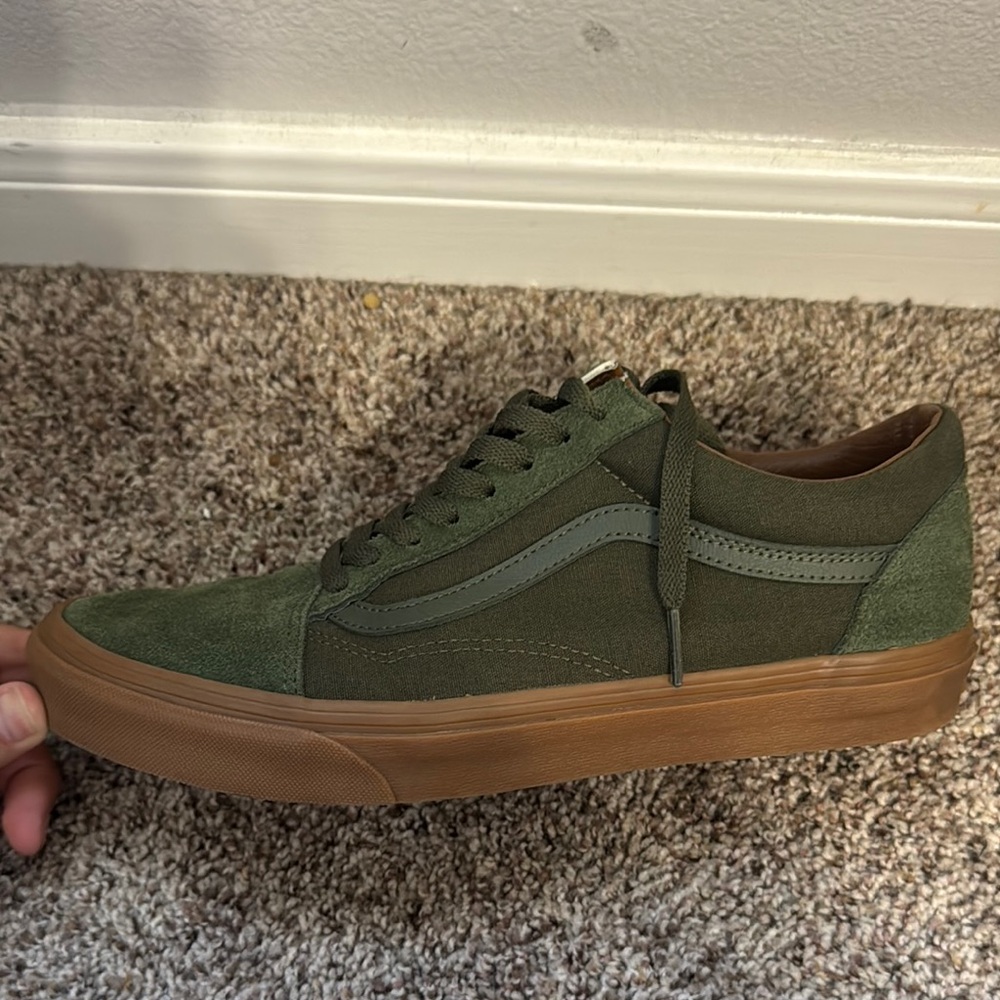 Vans Green Sneakers with Classic Design and Gum Sole